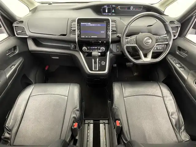 日産 セレナ ハイウェイスター Vセレクション 滋賀県 2017(平29)年 9.5万km ダイヤモンドブラック 純正9インチナビ/（フルセグTV/CD/DVD/Bluetooth）/全方位カメラ/両側パワースライドドア/フリップダウンモニター/ドライブレコーダー/パーキングアシスト/ビルトインETC/LEDライト/クリアランスソナー/衝突被害軽減システム/スマートキー/プッシュスタート/純正アルミホイール/オートライト/オートハイビーム/クルーズコントロール/ダブルエアコン/純正フロアマット