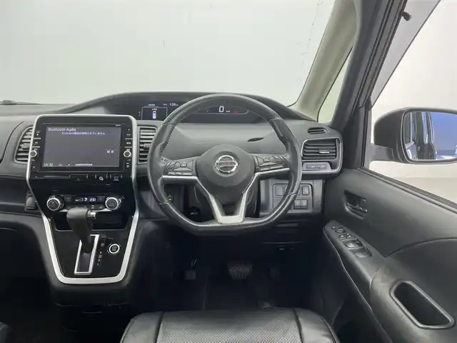 日産 セレナ ハイウェイスター Vセレクション 滋賀県 2017(平29)年 9.5万km ダイヤモンドブラック 純正9インチナビ/（フルセグTV/CD/DVD/Bluetooth）/全方位カメラ/両側パワースライドドア/フリップダウンモニター/ドライブレコーダー/パーキングアシスト/ビルトインETC/LEDライト/クリアランスソナー/衝突被害軽減システム/スマートキー/プッシュスタート/純正アルミホイール/オートライト/オートハイビーム/クルーズコントロール/ダブルエアコン/純正フロアマット