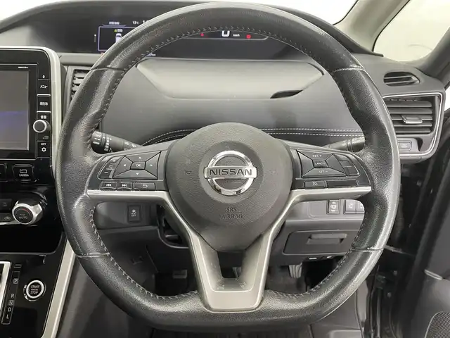 日産 セレナ ハイウェイスター Vセレクション 滋賀県 2017(平29)年 9.5万km ダイヤモンドブラック 純正9インチナビ/（フルセグTV/CD/DVD/Bluetooth）/全方位カメラ/両側パワースライドドア/フリップダウンモニター/ドライブレコーダー/パーキングアシスト/ビルトインETC/LEDライト/クリアランスソナー/衝突被害軽減システム/スマートキー/プッシュスタート/純正アルミホイール/オートライト/オートハイビーム/クルーズコントロール/ダブルエアコン/純正フロアマット