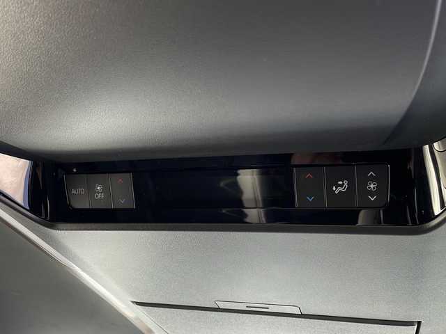 トヨタ アルファードハイブリット Z 岩手県 2024(令6)年 0.8万km プラチナホワイトパールマイカ ワンオーナー/禁煙車/寒冷地仕様/トヨタチームメイト/純正ディスプレイオーディオナビ/フルセグTV/バックカメラ/パノラミックビューモニター/ETC2.0/デジタルインナーミラー/ブラインドスポットモニター/ヘッドアップディスプレイ/置くだけ充電/両側パワースライドドア/フリップダウンモニター/レーダークルーズコントロール/衝突被害軽減ブレーキ/レーンキープアシスト/横滑り防止装置/クリアランスソナー/全席パワーシート/全席シートヒーター＆シートエアコン/オートライト/オートハイビーム/LEDヘッドライト/フォグランプ/スマートキー/プッシュスタート/電動格納ミラー/社外17インチAW/積込純正18インチ夏タイヤ/純正フロアマット/ドアバイザー/保証書/取扱説明書