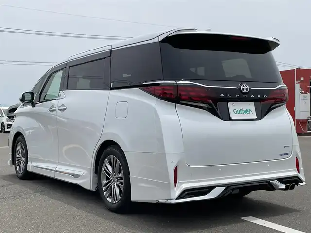 トヨタ アルファードハイブリット Z 佐賀県 2024(令6)年 0.9万km プラチナホワイトパールマイカ ワンオーナー/モデリスタエアロ【F/S/R】/左右独立ムーンルーフ/純正14型ディスプレイオーディオ/・HDMI/BT/AM/FM/フルセグTV/・Apple Car Play/Android Auto/パノラミックビューモニター/純正14型リヤシートエンターテインメントシステム/ビルトインETC2.0/純正前後ドライブレコーダー/黒革シート/・DN、セカンド席パワーシート/・DNセカンド席シートヒーター/ベンチレーション/・マイコンプリセットドライビングポジションシステム/・オットマン/革巻きステアリング【木目調】/・ステアリングヒーター/・パドルシフト/両側パワースライドドア/パワーバックドア/デジタルインナーミラー/カラーヘッドアップディスプレイ/後席用パワーサイドサンシェード/電動パーキングブレーキ/アクセサリーコンセント/置くだけ充電/純正18インチアルミホイール/3眼LEDヘッドランプ/アダプティブハイビームシステム/Toyota Safety Sence/・PCS/LTA/FCTA/・レーダークルーズコントロール/・パーキングサポートブレーキ/・ブラインドスポットモニター/・Advanced Park
