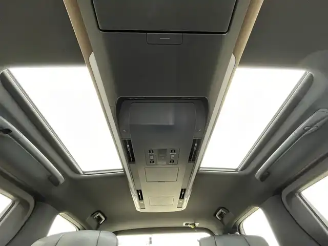 トヨタ アルファードハイブリット Z 佐賀県 2024(令6)年 0.9万km プラチナホワイトパールマイカ ワンオーナー/モデリスタエアロ【F/S/R】/左右独立ムーンルーフ/純正14型ディスプレイオーディオ/・HDMI/BT/AM/FM/フルセグTV/・Apple Car Play/Android Auto/パノラミックビューモニター/純正14型リヤシートエンターテインメントシステム/ビルトインETC2.0/純正前後ドライブレコーダー/黒革シート/・DN、セカンド席パワーシート/・DNセカンド席シートヒーター/ベンチレーション/・マイコンプリセットドライビングポジションシステム/・オットマン/革巻きステアリング【木目調】/・ステアリングヒーター/・パドルシフト/両側パワースライドドア/パワーバックドア/デジタルインナーミラー/カラーヘッドアップディスプレイ/後席用パワーサイドサンシェード/電動パーキングブレーキ/アクセサリーコンセント/置くだけ充電/純正18インチアルミホイール/3眼LEDヘッドランプ/アダプティブハイビームシステム/Toyota Safety Sence/・PCS/LTA/FCTA/・レーダークルーズコントロール/・パーキングサポートブレーキ/・ブラインドスポットモニター/・Advanced Park