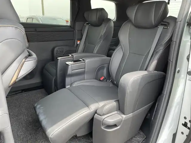 トヨタ アルファードハイブリット Z 佐賀県 2024(令6)年 0.9万km プラチナホワイトパールマイカ ワンオーナー/モデリスタエアロ【F/S/R】/左右独立ムーンルーフ/純正14型ディスプレイオーディオ/・HDMI/BT/AM/FM/フルセグTV/・Apple Car Play/Android Auto/パノラミックビューモニター/純正14型リヤシートエンターテインメントシステム/ビルトインETC2.0/純正前後ドライブレコーダー/黒革シート/・DN、セカンド席パワーシート/・DNセカンド席シートヒーター/ベンチレーション/・マイコンプリセットドライビングポジションシステム/・オットマン/革巻きステアリング【木目調】/・ステアリングヒーター/・パドルシフト/両側パワースライドドア/パワーバックドア/デジタルインナーミラー/カラーヘッドアップディスプレイ/後席用パワーサイドサンシェード/電動パーキングブレーキ/アクセサリーコンセント/置くだけ充電/純正18インチアルミホイール/3眼LEDヘッドランプ/アダプティブハイビームシステム/Toyota Safety Sence/・PCS/LTA/FCTA/・レーダークルーズコントロール/・パーキングサポートブレーキ/・ブラインドスポットモニター/・Advanced Park