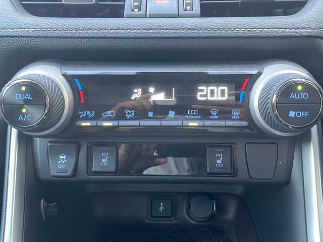 トヨタ ＲＡＶ４ ハイブリットG 神奈川県 2021(令3)年 6.1万km ホワイトパールクリスタルシャイン 純正１０．５インチコネクテッドナビ　AppleCarPlay/AndroidAuto/Bluetooth/フルセグテレビ　/電動リアゲート　/全周囲カメラ　/前後コーナーセンサー/前席シートヒーター　/運転席パワーシート　/クルーズコントロール　/オートマチックブレーキホールド　/ステアリングヒーター/ブラインドスポットモニター/プッシュスタート/前後ドライブレコーダー/ETC/LED/ドアバイザー/純正フロアマット/純正ホイール/衝突被害軽減システム