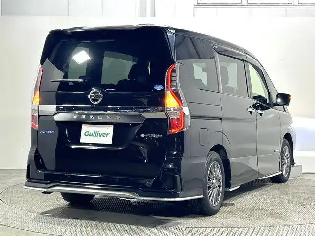 日産 セレナ e－パワー オーテック 大阪府 2020(令2)年 1.7万km ダイヤモンドブラック プロパイロット　純正ナビＴＶ　３６０カメラ　後席モニター　ＥＴＣ　革シート　シート＆ハンドルヒーター　衝突軽減　レーダーＣ　クリアランスソナー　ＢＳＭ　パークアシスト　両側パワースライドドア　ドラレコ