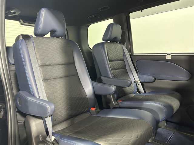 日産 セレナ e－パワー オーテック 大阪府 2020(令2)年 1.7万km ダイヤモンドブラック プロパイロット　純正ナビＴＶ　３６０カメラ　後席モニター　ＥＴＣ　革シート　シート＆ハンドルヒーター　衝突軽減　レーダーＣ　クリアランスソナー　ＢＳＭ　パークアシスト　両側パワースライドドア　ドラレコ