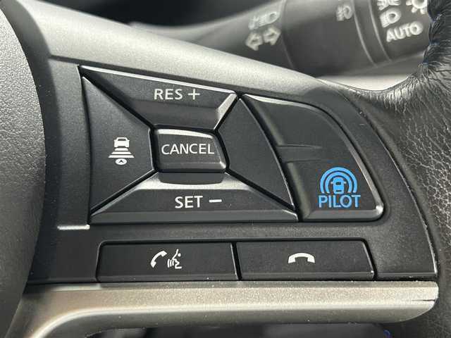 日産 セレナ e－パワー オーテック 大阪府 2020(令2)年 1.7万km ダイヤモンドブラック プロパイロット　純正ナビＴＶ　３６０カメラ　後席モニター　ＥＴＣ　革シート　シート＆ハンドルヒーター　衝突軽減　レーダーＣ　クリアランスソナー　ＢＳＭ　パークアシスト　両側パワースライドドア　ドラレコ