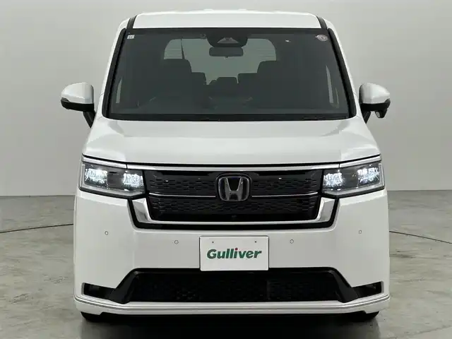 ホンダ ステップワゴン スパーダ eHEV プレミアムライン 福岡県 2023(令5)年 0.4万km プラチナホワイトパール 純正ナビ　/バックカメラ　/ＡＣＣ　/コーナーセンサー　/衝突被害軽減ブレーキ　/レーンキープ　/踏み間違い防止　/ＢＳＭ　/パドルシフト　/両側電動スライドドア　/ハーフレザー　/シートヒーター　/パワーリアゲート　/ＬＥＤ