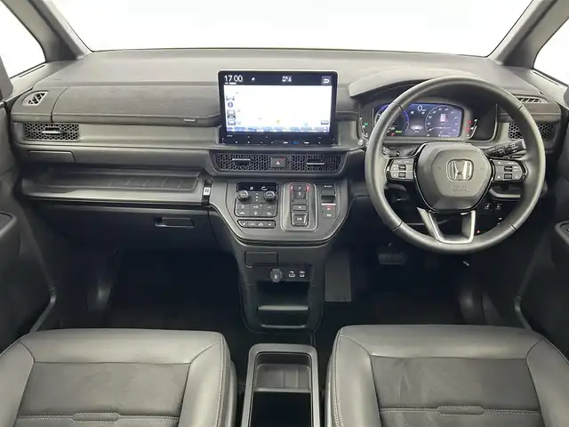 ホンダ ステップワゴン スパーダ eHEV プレミアムライン 福岡県 2023(令5)年 0.4万km プラチナホワイトパール 純正ナビ　/バックカメラ　/ＡＣＣ　/コーナーセンサー　/衝突被害軽減ブレーキ　/レーンキープ　/踏み間違い防止　/ＢＳＭ　/パドルシフト　/両側電動スライドドア　/ハーフレザー　/シートヒーター　/パワーリアゲート　/ＬＥＤ