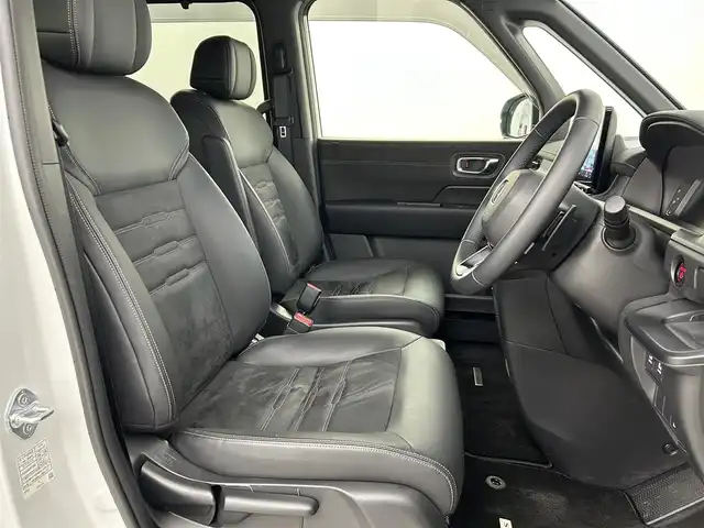 ホンダ ステップワゴン スパーダ eHEV プレミアムライン 福岡県 2023(令5)年 0.4万km プラチナホワイトパール 純正ナビ　/バックカメラ　/ＡＣＣ　/コーナーセンサー　/衝突被害軽減ブレーキ　/レーンキープ　/踏み間違い防止　/ＢＳＭ　/パドルシフト　/両側電動スライドドア　/ハーフレザー　/シートヒーター　/パワーリアゲート　/ＬＥＤ