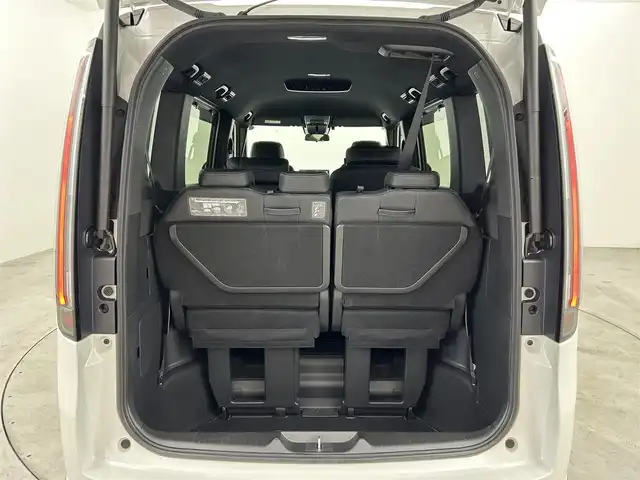 ホンダ ステップワゴン スパーダ eHEV プレミアムライン 福岡県 2023(令5)年 0.4万km プラチナホワイトパール 純正ナビ　/バックカメラ　/ＡＣＣ　/コーナーセンサー　/衝突被害軽減ブレーキ　/レーンキープ　/踏み間違い防止　/ＢＳＭ　/パドルシフト　/両側電動スライドドア　/ハーフレザー　/シートヒーター　/パワーリアゲート　/ＬＥＤ