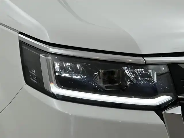 ホンダ ステップワゴン スパーダ eHEV プレミアムライン 福岡県 2023(令5)年 0.4万km プラチナホワイトパール 純正ナビ　/バックカメラ　/ＡＣＣ　/コーナーセンサー　/衝突被害軽減ブレーキ　/レーンキープ　/踏み間違い防止　/ＢＳＭ　/パドルシフト　/両側電動スライドドア　/ハーフレザー　/シートヒーター　/パワーリアゲート　/ＬＥＤ