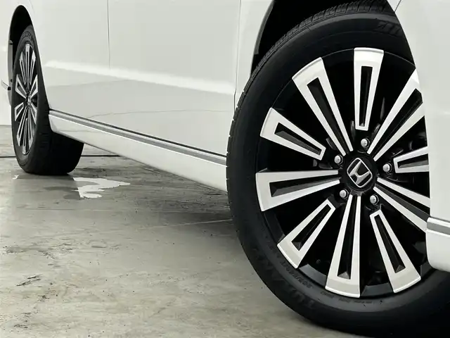 ホンダ ステップワゴン スパーダ eHEV プレミアムライン 福岡県 2023(令5)年 0.4万km プラチナホワイトパール 純正ナビ　/バックカメラ　/ＡＣＣ　/コーナーセンサー　/衝突被害軽減ブレーキ　/レーンキープ　/踏み間違い防止　/ＢＳＭ　/パドルシフト　/両側電動スライドドア　/ハーフレザー　/シートヒーター　/パワーリアゲート　/ＬＥＤ
