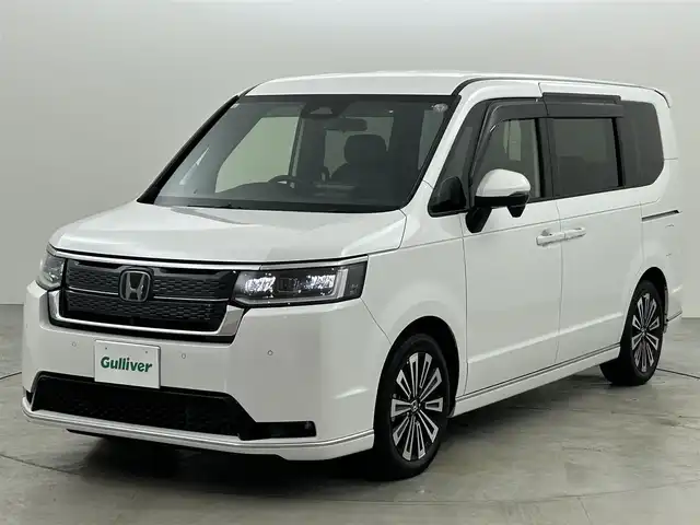 ホンダ ステップワゴン スパーダ eHEV プレミアムライン 福岡県 2023(令5)年 0.4万km プラチナホワイトパール 純正ナビ　/バックカメラ　/ＡＣＣ　/コーナーセンサー　/衝突被害軽減ブレーキ　/レーンキープ　/踏み間違い防止　/ＢＳＭ　/パドルシフト　/両側電動スライドドア　/ハーフレザー　/シートヒーター　/パワーリアゲート　/ＬＥＤ