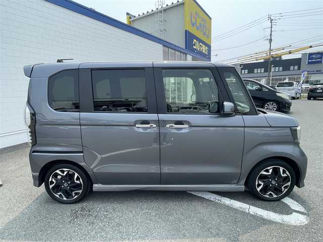 ホンダ Ｎ ＢＯＸ G L ターボ ホンダセンシング 熊本県 2018(平30)年 10.1万km シャイニンググレーM (株)IDOMが運営する【じしゃロン熊本店】の自社ローン専用車両になりますこちらは現金またはオートローンご利用時の価格です。自社ローンご希望の方は別途その旨お申付け下さい　/純正8インチSDナビ【VXU-207NBi】/　（フルセグTV・Bluetooth・DVD・AM/FM）/バックカメラ/前後ドライブレコーダー/ビルトインＥＴＣ/ステアリングスイッチ/クルーズコントロール/コーナーセンサー/衝突軽減ブレーキ/横滑り防止装置/レーンアシスト/オートライト/両側パワースライドドア/パドルシフト/電動格納ウィンカーミラー/ドアバイザー/ISOFIX/カーテンエアバック/純正フロアマット/純正LEDヘッドライト/純正15インチアルミホイール
