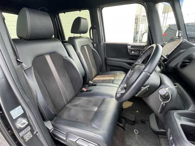 ホンダ Ｎ ＢＯＸ G L ターボ ホンダセンシング 熊本県 2018(平30)年 10.1万km シャイニンググレーM (株)IDOMが運営する【じしゃロン熊本店】の自社ローン専用車両になりますこちらは現金またはオートローンご利用時の価格です。自社ローンご希望の方は別途その旨お申付け下さい　/純正8インチSDナビ【VXU-207NBi】/　（フルセグTV・Bluetooth・DVD・AM/FM）/バックカメラ/前後ドライブレコーダー/ビルトインＥＴＣ/ステアリングスイッチ/クルーズコントロール/コーナーセンサー/衝突軽減ブレーキ/横滑り防止装置/レーンアシスト/オートライト/両側パワースライドドア/パドルシフト/電動格納ウィンカーミラー/ドアバイザー/ISOFIX/カーテンエアバック/純正フロアマット/純正LEDヘッドライト/純正15インチアルミホイール