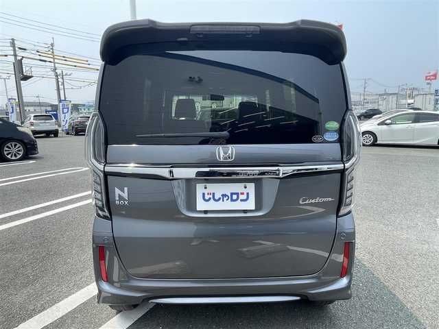 ホンダ Ｎ ＢＯＸ G L ターボ ホンダセンシング 熊本県 2018(平30)年 10.1万km シャイニンググレーM (株)IDOMが運営する【じしゃロン熊本店】の自社ローン専用車両になりますこちらは現金またはオートローンご利用時の価格です。自社ローンご希望の方は別途その旨お申付け下さい　/純正8インチSDナビ【VXU-207NBi】/　（フルセグTV・Bluetooth・DVD・AM/FM）/バックカメラ/前後ドライブレコーダー/ビルトインＥＴＣ/ステアリングスイッチ/クルーズコントロール/コーナーセンサー/衝突軽減ブレーキ/横滑り防止装置/レーンアシスト/オートライト/両側パワースライドドア/パドルシフト/電動格納ウィンカーミラー/ドアバイザー/ISOFIX/カーテンエアバック/純正フロアマット/純正LEDヘッドライト/純正15インチアルミホイール
