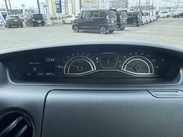 ホンダ Ｎ ＢＯＸ G L ターボ ホンダセンシング 熊本県 2018(平30)年 10.1万km シャイニンググレーM (株)IDOMが運営する【じしゃロン熊本店】の自社ローン専用車両になりますこちらは現金またはオートローンご利用時の価格です。自社ローンご希望の方は別途その旨お申付け下さい　/純正8インチSDナビ【VXU-207NBi】/　（フルセグTV・Bluetooth・DVD・AM/FM）/バックカメラ/前後ドライブレコーダー/ビルトインＥＴＣ/ステアリングスイッチ/クルーズコントロール/コーナーセンサー/衝突軽減ブレーキ/横滑り防止装置/レーンアシスト/オートライト/両側パワースライドドア/パドルシフト/電動格納ウィンカーミラー/ドアバイザー/ISOFIX/カーテンエアバック/純正フロアマット/純正LEDヘッドライト/純正15インチアルミホイール