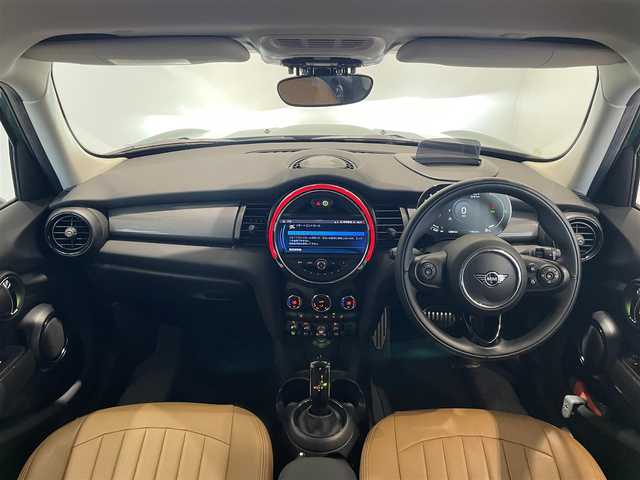 ＭＩＮＩ ミニ クーパー 愛知県 2020(令2)年 1.5万km 緑Ⅱ ＣＡＢＡＮＡシートカバー　/ＨＵＤ　/ＬＣＩモデル　/純正ナビ　/Ｂｌｕｅｔｏｏｔｈ　/バックカメラ　/インテリジェントセーフティー　/デジタルメーター　/ＥＴＣ　/ＬＥＤヘッドライト　/Ａワイパー　/Ａライト/プッシュスタート/アイドリングストップ/ユニオンジャックミラーカバー/ユニオンジャックウィンカーカバー