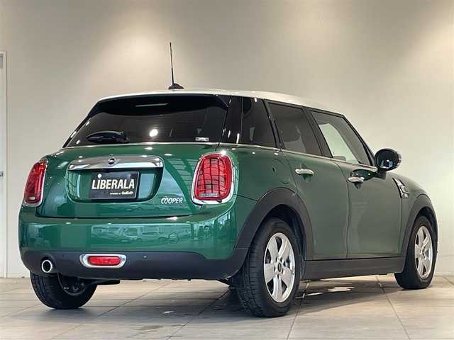 ＭＩＮＩ ミニ クーパー 愛知県 2020(令2)年 1.5万km 緑Ⅱ ＣＡＢＡＮＡシートカバー　/ＨＵＤ　/ＬＣＩモデル　/純正ナビ　/Ｂｌｕｅｔｏｏｔｈ　/バックカメラ　/インテリジェントセーフティー　/デジタルメーター　/ＥＴＣ　/ＬＥＤヘッドライト　/Ａワイパー　/Ａライト/プッシュスタート/アイドリングストップ/ユニオンジャックミラーカバー/ユニオンジャックウィンカーカバー