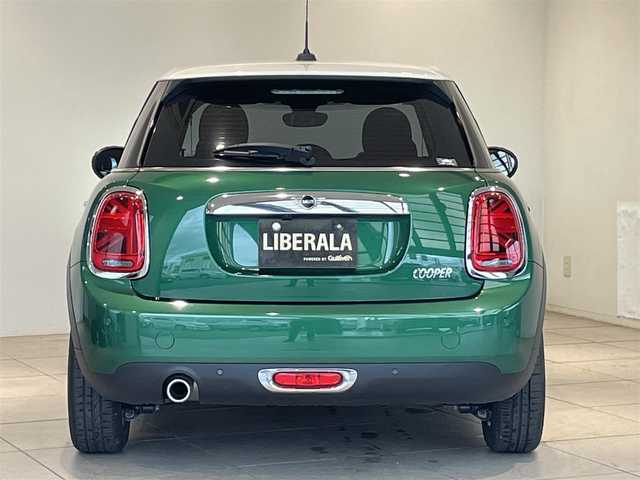 ＭＩＮＩ ミニ クーパー 愛知県 2020(令2)年 1.5万km 緑Ⅱ ＣＡＢＡＮＡシートカバー　/ＨＵＤ　/ＬＣＩモデル　/純正ナビ　/Ｂｌｕｅｔｏｏｔｈ　/バックカメラ　/インテリジェントセーフティー　/デジタルメーター　/ＥＴＣ　/ＬＥＤヘッドライト　/Ａワイパー　/Ａライト/プッシュスタート/アイドリングストップ/ユニオンジャックミラーカバー/ユニオンジャックウィンカーカバー