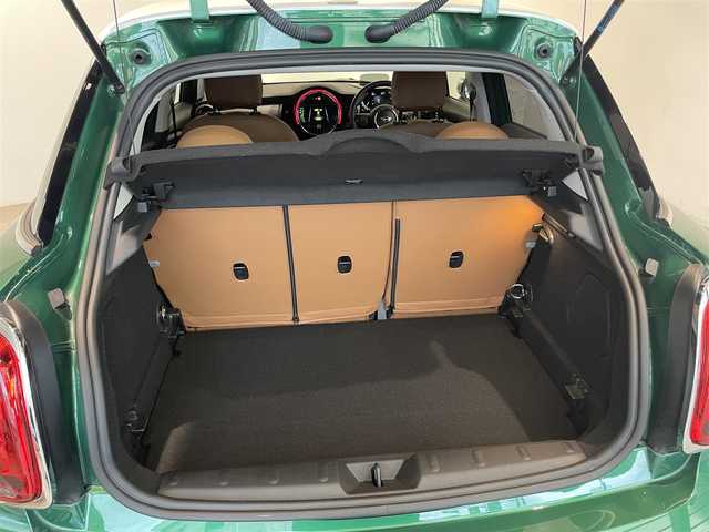 ＭＩＮＩ ミニ クーパー 愛知県 2020(令2)年 1.5万km 緑Ⅱ ＣＡＢＡＮＡシートカバー　/ＨＵＤ　/ＬＣＩモデル　/純正ナビ　/Ｂｌｕｅｔｏｏｔｈ　/バックカメラ　/インテリジェントセーフティー　/デジタルメーター　/ＥＴＣ　/ＬＥＤヘッドライト　/Ａワイパー　/Ａライト/プッシュスタート/アイドリングストップ/ユニオンジャックミラーカバー/ユニオンジャックウィンカーカバー