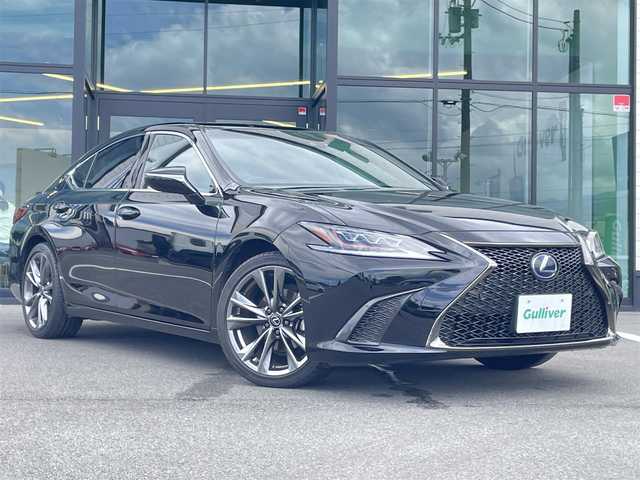 レクサス ＥＳ 300h Fスポーツ 愛媛県 2019(令1)年 6万km ブラック サンルーフ/レクサスセーフティ/追従型クルーズコントロール/プリクラッシュセフティ/レーントレーシング/純正12.3インチナビ（Bluetooth/SD/フルセグテレビ）/ETC2.0/バックカメラ/シートヒーター/エアシート/ハンドルヒーター/パワーシート/シートメモリー/純正19インチアルミホイール/パワーバックトランク/純正フロアマット/ABS/横滑り防止装置/レーンキープアシスト/盗難防止装置/衝突被害軽減システム/カーテンエアバック/LEDヘッドライト/USB入力端子