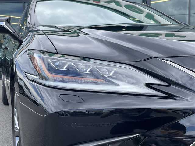 レクサス ＥＳ 300h Fスポーツ 愛媛県 2019(令1)年 6万km ブラック サンルーフ/レクサスセーフティ/追従型クルーズコントロール/プリクラッシュセフティ/レーントレーシング/純正12.3インチナビ（Bluetooth/SD/フルセグテレビ）/ETC2.0/バックカメラ/シートヒーター/エアシート/ハンドルヒーター/パワーシート/シートメモリー/純正19インチアルミホイール/パワーバックトランク/純正フロアマット/ABS/横滑り防止装置/レーンキープアシスト/盗難防止装置/衝突被害軽減システム/カーテンエアバック/LEDヘッドライト/USB入力端子