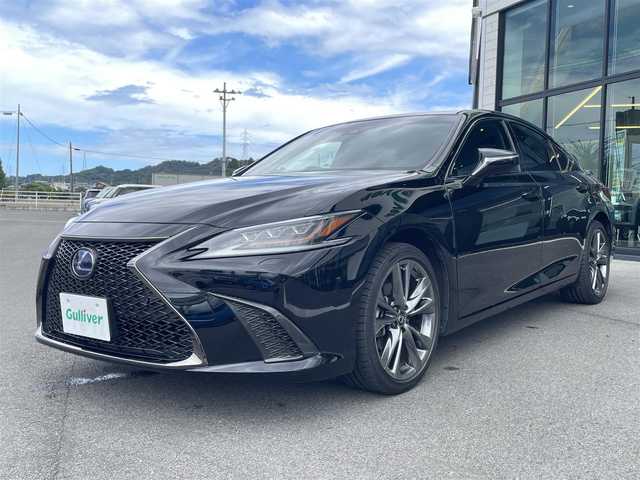 レクサス ＥＳ 300h Fスポーツ 愛媛県 2019(令1)年 6万km ブラック サンルーフ/レクサスセーフティ/追従型クルーズコントロール/プリクラッシュセフティ/レーントレーシング/純正12.3インチナビ（Bluetooth/SD/フルセグテレビ）/ETC2.0/バックカメラ/シートヒーター/エアシート/ハンドルヒーター/パワーシート/シートメモリー/純正19インチアルミホイール/パワーバックトランク/純正フロアマット/ABS/横滑り防止装置/レーンキープアシスト/盗難防止装置/衝突被害軽減システム/カーテンエアバック/LEDヘッドライト/USB入力端子