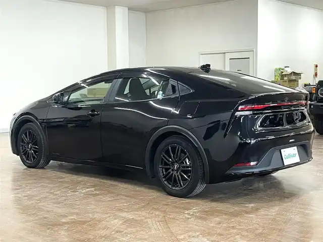 トヨタ プリウス G 道央・札幌 2023(令5)年 3.4万km アティチュードブラックマイカ 4WD/寒冷地仕様/純正8型ディスプレイ/フルセグTV/Bluetooth/Miracast/　（コネクティッドナビ対応）/バックカメラ/セーフティセンス/・衝突軽減ブレーキ/・レーンキープアシスト/・横滑り防止/オートマチックハイビーム/レーダークルーズコントロール/シートヒーター（D/N）/ミラーヒーター/電動パーキングブレーキ/ブラインドスポットモニター/フロントワイパーデアイサー/ヘッドライトレベライザー/ビルトインETC2.0/ドライブレコーダー（前後）/スマートキー×2/純正エンジンスターター/ドアバイザー/純正フロアマット/保証書/取扱説明書