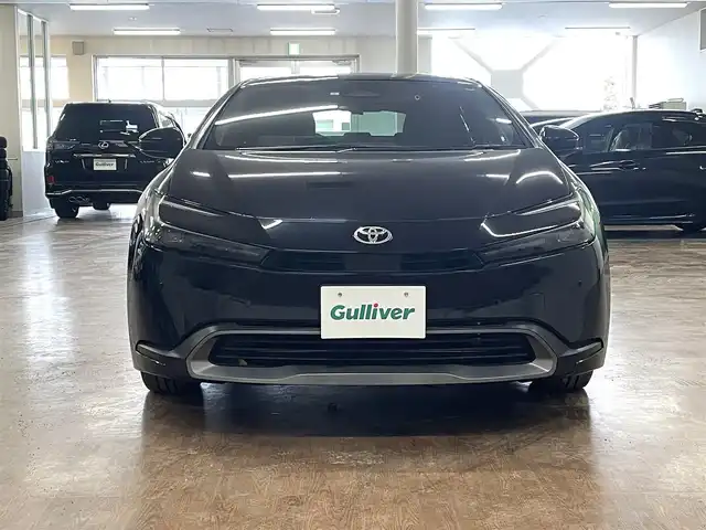 トヨタ プリウス G 道央・札幌 2023(令5)年 3.4万km アティチュードブラックマイカ 4WD/寒冷地仕様/純正8型ディスプレイ/フルセグTV/Bluetooth/Miracast/　（コネクティッドナビ対応）/バックカメラ/セーフティセンス/・衝突軽減ブレーキ/・レーンキープアシスト/・横滑り防止/オートマチックハイビーム/レーダークルーズコントロール/シートヒーター（D/N）/ミラーヒーター/電動パーキングブレーキ/ブラインドスポットモニター/フロントワイパーデアイサー/ヘッドライトレベライザー/ビルトインETC2.0/ドライブレコーダー（前後）/スマートキー×2/純正エンジンスターター/ドアバイザー/純正フロアマット/保証書/取扱説明書