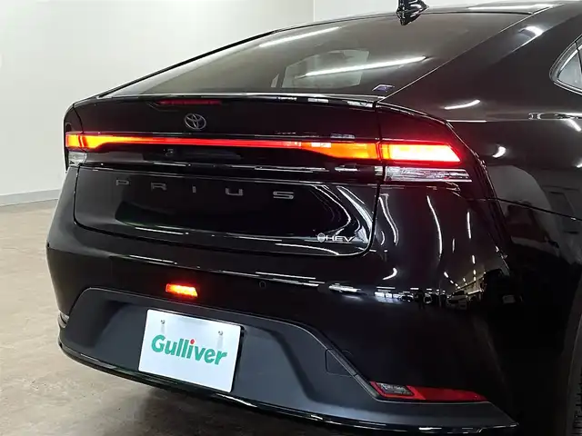 トヨタ プリウス G 道央・札幌 2023(令5)年 3.4万km アティチュードブラックマイカ 4WD/寒冷地仕様/純正8型ディスプレイ/フルセグTV/Bluetooth/Miracast/　（コネクティッドナビ対応）/バックカメラ/セーフティセンス/・衝突軽減ブレーキ/・レーンキープアシスト/・横滑り防止/オートマチックハイビーム/レーダークルーズコントロール/シートヒーター（D/N）/ミラーヒーター/電動パーキングブレーキ/ブラインドスポットモニター/フロントワイパーデアイサー/ヘッドライトレベライザー/ビルトインETC2.0/ドライブレコーダー（前後）/スマートキー×2/純正エンジンスターター/ドアバイザー/純正フロアマット/保証書/取扱説明書