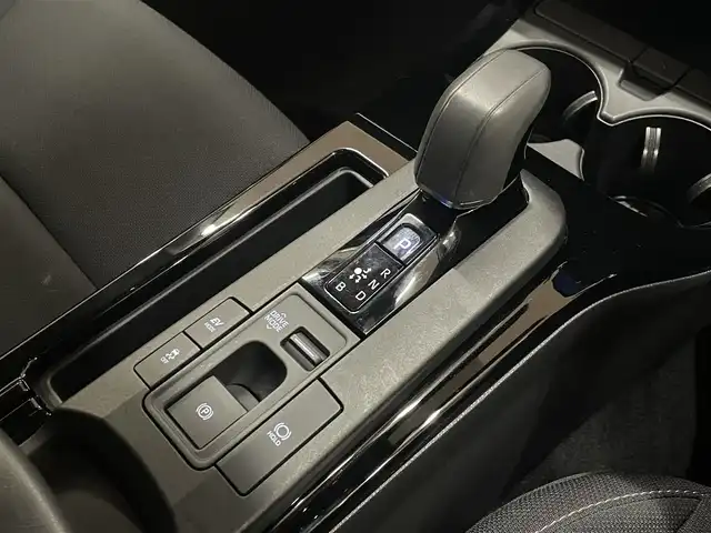 トヨタ プリウス G 道央・札幌 2023(令5)年 3.4万km アティチュードブラックマイカ 4WD/寒冷地仕様/純正8型ディスプレイ/フルセグTV/Bluetooth/Miracast/　（コネクティッドナビ対応）/バックカメラ/セーフティセンス/・衝突軽減ブレーキ/・レーンキープアシスト/・横滑り防止/オートマチックハイビーム/レーダークルーズコントロール/シートヒーター（D/N）/ミラーヒーター/電動パーキングブレーキ/ブラインドスポットモニター/フロントワイパーデアイサー/ヘッドライトレベライザー/ビルトインETC2.0/ドライブレコーダー（前後）/スマートキー×2/純正エンジンスターター/ドアバイザー/純正フロアマット/保証書/取扱説明書