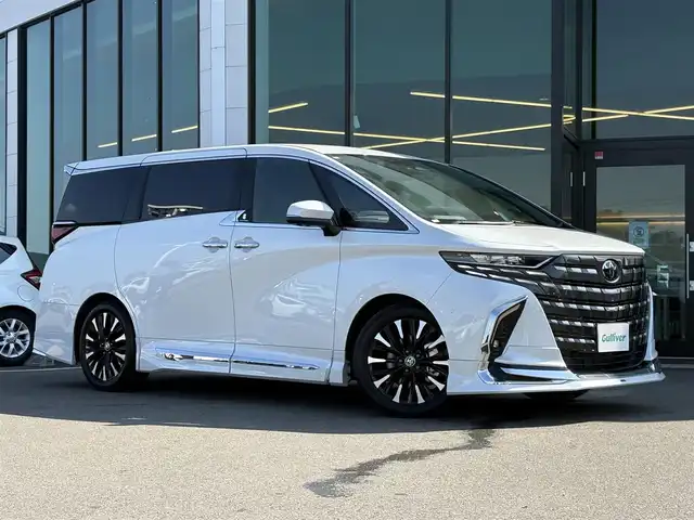 トヨタ アルファードハイブリット エグゼクティブ ラウンジ 東京都 2024(令6)年 1.5万km プラチナホワイトパールマイカ ワンオーナー/モデリスタエアロ/左右独立ムーンルーフ/アドバンストドライブ/アドバンストパーク/リアエンターテインメント/JBLサウンド/デジタルインナーミラー/ヘッドアップディスプレイ/パノラミックビューモニター/純正１４インチディスプレイオーディオ/CD/DVDデッキ/トヨタセーフティセンス/・プリクラッシュセーフティ/・レーントレーシングアシスト/・レーダークルーズコントロール/・ブラインドスポットモニター/・クリアランスソナー
