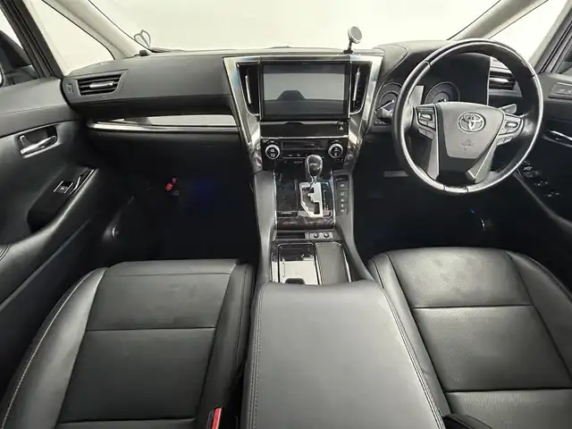 トヨタ アルファードハイブリット SR Cパッケージ 道央・札幌 2019(令1)年 2.4万km ホワイトパールクリスタルシャイン ・DOP１０インチSDナビ（NSZN-Z68T）/　CD/DVD/SD/BT/HDMI/フルセグTV/・純正12.1インチフリップダウンモニター（V12T-R68C）/・ツインムーンルーフ/・デジタルインナーミラー/・ビルトインETC2.0/・TRDエアロ＋マフラー/・積込RAYS/VERUSUS１９インチAW/　（夏245/45R19　残８ｍｍ）/・レーダークルーズコントロール（全車速追従機能付）/・トヨタセーフティセンス/　PCS/　LTA(センタートレース、操舵支援、ふらつき検知)/　PKSB/　BSM/　RSA/　先行車発進告知/・クリアランスソナー前後/・EV＆ECO MODE/・ブレーキホールド/・電子パーキングブレーキ/・ステアリングヒーター/・レザーシート/・D席メモリーシート/・D+N席シートベンチレーション/・D+N+２列目シートヒーター/・nanoe付デュアルAAC（WAC）/・三眼LEDヘッドライト/・LEDフォグランプ/・LEDフットイルミネーション/・オートマチックハイビーム/・オートライト/・オートワイパー/・ステアリングスイッチ/・格納式リヤサンシェード/・純正フロアマット/・ドアバイザー/・ドアミラーウィンカー/・プッシュスタート/・スマートキー