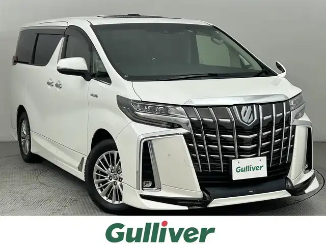 トヨタ アルファードハイブリット SR Cパッケージ 道央・札幌 2019(令1)年 2.4万km ホワイトパールクリスタルシャイン ・DOP１０インチSDナビ（NSZN-Z68T）/　CD/DVD/SD/BT/HDMI/フルセグTV/・純正12.1インチフリップダウンモニター（V12T-R68C）/・ツインムーンルーフ/・デジタルインナーミラー/・ビルトインETC2.0/・TRDエアロ＋マフラー/・積込RAYS/VERUSUS１９インチAW/　（夏245/45R19　残８ｍｍ）/・レーダークルーズコントロール（全車速追従機能付）/・トヨタセーフティセンス/　PCS/　LTA(センタートレース、操舵支援、ふらつき検知)/　PKSB/　BSM/　RSA/　先行車発進告知/・クリアランスソナー前後/・EV＆ECO MODE/・ブレーキホールド/・電子パーキングブレーキ/・ステアリングヒーター/・レザーシート/・D席メモリーシート/・D+N席シートベンチレーション/・D+N+２列目シートヒーター/・nanoe付デュアルAAC（WAC）/・三眼LEDヘッドライト/・LEDフォグランプ/・LEDフットイルミネーション/・オートマチックハイビーム/・オートライト/・オートワイパー/・ステアリングスイッチ/・格納式リヤサンシェード/・純正フロアマット/・ドアバイザー/・ドアミラーウィンカー/・プッシュスタート/・スマートキー