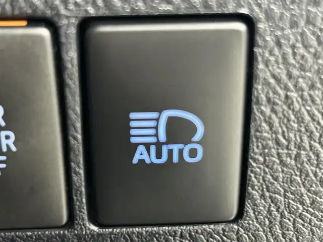 トヨタ アルファードハイブリット SR Cパッケージ 道央・札幌 2019(令1)年 2.4万km ホワイトパールクリスタルシャイン ・DOP１０インチSDナビ（NSZN-Z68T）/　CD/DVD/SD/BT/HDMI/フルセグTV/・純正12.1インチフリップダウンモニター（V12T-R68C）/・ツインムーンルーフ/・デジタルインナーミラー/・ビルトインETC2.0/・TRDエアロ＋マフラー/・積込RAYS/VERUSUS１９インチAW/　（夏245/45R19　残８ｍｍ）/・レーダークルーズコントロール（全車速追従機能付）/・トヨタセーフティセンス/　PCS/　LTA(センタートレース、操舵支援、ふらつき検知)/　PKSB/　BSM/　RSA/　先行車発進告知/・クリアランスソナー前後/・EV＆ECO MODE/・ブレーキホールド/・電子パーキングブレーキ/・ステアリングヒーター/・レザーシート/・D席メモリーシート/・D+N席シートベンチレーション/・D+N+２列目シートヒーター/・nanoe付デュアルAAC（WAC）/・三眼LEDヘッドライト/・LEDフォグランプ/・LEDフットイルミネーション/・オートマチックハイビーム/・オートライト/・オートワイパー/・ステアリングスイッチ/・格納式リヤサンシェード/・純正フロアマット/・ドアバイザー/・ドアミラーウィンカー/・プッシュスタート/・スマートキー