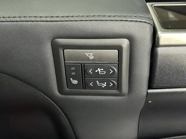 トヨタ アルファードハイブリット SR Cパッケージ 道央・札幌 2019(令1)年 2.4万km ホワイトパールクリスタルシャイン ・DOP１０インチSDナビ（NSZN-Z68T）/　CD/DVD/SD/BT/HDMI/フルセグTV/・純正12.1インチフリップダウンモニター（V12T-R68C）/・ツインムーンルーフ/・デジタルインナーミラー/・ビルトインETC2.0/・TRDエアロ＋マフラー/・積込RAYS/VERUSUS１９インチAW/　（夏245/45R19　残８ｍｍ）/・レーダークルーズコントロール（全車速追従機能付）/・トヨタセーフティセンス/　PCS/　LTA(センタートレース、操舵支援、ふらつき検知)/　PKSB/　BSM/　RSA/　先行車発進告知/・クリアランスソナー前後/・EV＆ECO MODE/・ブレーキホールド/・電子パーキングブレーキ/・ステアリングヒーター/・レザーシート/・D席メモリーシート/・D+N席シートベンチレーション/・D+N+２列目シートヒーター/・nanoe付デュアルAAC（WAC）/・三眼LEDヘッドライト/・LEDフォグランプ/・LEDフットイルミネーション/・オートマチックハイビーム/・オートライト/・オートワイパー/・ステアリングスイッチ/・格納式リヤサンシェード/・純正フロアマット/・ドアバイザー/・ドアミラーウィンカー/・プッシュスタート/・スマートキー