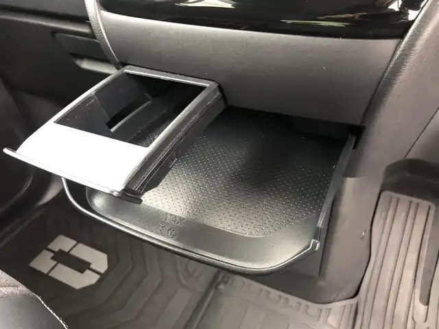 三菱 デリカミニ T プレミアム 愛知県 2024(令6)年 2万km グレー 4WD/寒冷地仕様/e-Assist/  　・衝突被害軽減ブレーキシステム/　　・車線逸脱警報システム/　　・ふらつき警報/　　・オートマチックハイビーム/　　・標識認識システム/マイパイロット/　　・レーダークルーズコントロール/　　・車線維持支援機能/デジタルインナーミラー/純正9インチディスプレイオーディオ/Bluetooth対応/マルチアラウンドモニター/ETC/革巻きステアリング/ステアリングヒーター/ハーフレザーシート/シートヒーター（前席）/両側パワースライドドア/純正LEDヘッドライト/フォグランプ/純正15インチアルミホイール