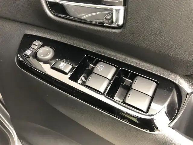 三菱 デリカミニ T プレミアム 愛知県 2024(令6)年 2万km グレー 4WD/寒冷地仕様/e-Assist/  　・衝突被害軽減ブレーキシステム/　　・車線逸脱警報システム/　　・ふらつき警報/　　・オートマチックハイビーム/　　・標識認識システム/マイパイロット/　　・レーダークルーズコントロール/　　・車線維持支援機能/デジタルインナーミラー/純正9インチディスプレイオーディオ/Bluetooth対応/マルチアラウンドモニター/ETC/革巻きステアリング/ステアリングヒーター/ハーフレザーシート/シートヒーター（前席）/両側パワースライドドア/純正LEDヘッドライト/フォグランプ/純正15インチアルミホイール