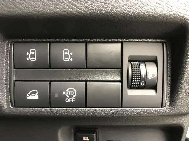三菱 デリカミニ T プレミアム 愛知県 2024(令6)年 2万km グレー 4WD/寒冷地仕様/e-Assist/  　・衝突被害軽減ブレーキシステム/　　・車線逸脱警報システム/　　・ふらつき警報/　　・オートマチックハイビーム/　　・標識認識システム/マイパイロット/　　・レーダークルーズコントロール/　　・車線維持支援機能/デジタルインナーミラー/純正9インチディスプレイオーディオ/Bluetooth対応/マルチアラウンドモニター/ETC/革巻きステアリング/ステアリングヒーター/ハーフレザーシート/シートヒーター（前席）/両側パワースライドドア/純正LEDヘッドライト/フォグランプ/純正15インチアルミホイール