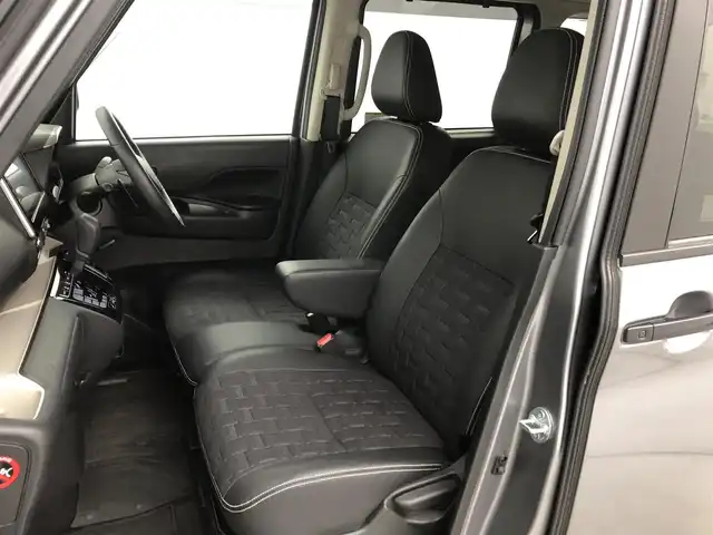 三菱 デリカミニ T プレミアム 愛知県 2024(令6)年 2万km グレー 4WD/寒冷地仕様/e-Assist/  　・衝突被害軽減ブレーキシステム/　　・車線逸脱警報システム/　　・ふらつき警報/　　・オートマチックハイビーム/　　・標識認識システム/マイパイロット/　　・レーダークルーズコントロール/　　・車線維持支援機能/デジタルインナーミラー/純正9インチディスプレイオーディオ/Bluetooth対応/マルチアラウンドモニター/ETC/革巻きステアリング/ステアリングヒーター/ハーフレザーシート/シートヒーター（前席）/両側パワースライドドア/純正LEDヘッドライト/フォグランプ/純正15インチアルミホイール