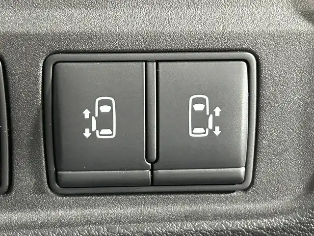 日産 セレナ ハイウェイスター V 大阪府 2020(令2)年 1.7万km ダイヤモンドブラック 全方位カメラ　後席モニター　フロントエアロ　カプロンシート　ＢＳＭ　クルコン　純正ナビＴＶ　両側電動　ＥＴＣ　ドラレコ　クリアランスソナー　オートマチックハイビーム　オートライト　ＬＥＤヘッドライト