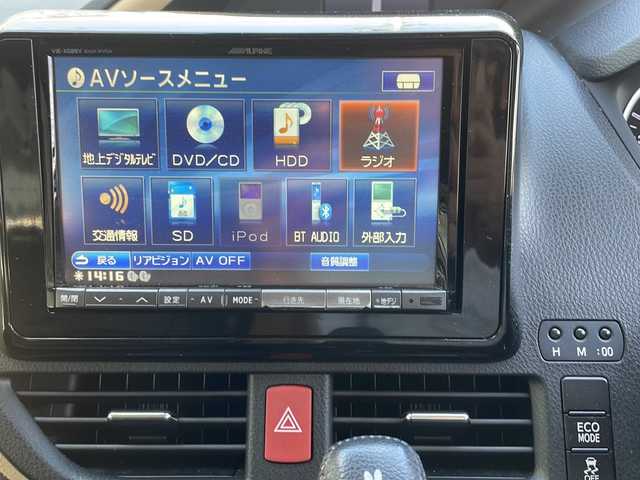 トヨタ ノア G 神奈川県 2016(平28)年 3.6万km シルバーM ワンオーナー/ALPINEナビ(CD/DVD/HDD/SD/BT/フルセグTV)/バックカメラ/ALPINE10.1型フリップダウンモニター/両側パワースライドドア/クルーズコントロール/衝突被害軽減ブレーキ/レーンキープアシスト/横滑り防止装置/オートハイビーム/革調シートカバー/ビルトインETC/オートミラー/オートライト/フロアマット/ドアバイザー/ステアリングスイッチ/保証書/取扱説明書