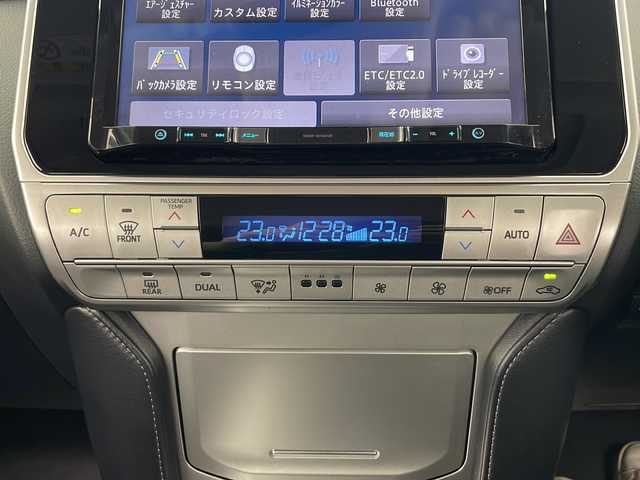 トヨタ ランドクルーザー プラド TX 秋田県 2021(令3)年 4.5万km ホワイトパールクリスタルシャイン ４WD/ワンオーナー　　/パイオニアナビ【AM/FM/BT/CD/DVD】　/フルセグＴＶ　/バックカメラ　/サンルーフ　/ニトロパワー１７インチＡＷ　/ステアリングスィッチ　/前席パワーシート/ＥＴＣ　/スマートキー　/クルーズコントロール/ルーフレール/前席シートヒーター クーラー/コーナーセンサー /ヘッドライトウォッシャー/クリフォードセキュリティー/フォグライト /ウィンカーミラー /社外フロアマット/プッシュスタート /革巻きステアリング/レザーシート/オートマチックハイビーム/オートライト/電格ミラー/レーンキープアシスト/衝突被害軽減システム/ステアリングリモコン/フロントワイパーデアイサー/クリアランスソナー /横滑り防止装置/前後ドライブレコーダー/保証書