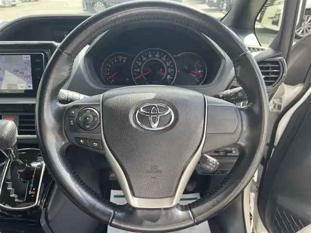 トヨタ ノア Si ダブルバイビー 福岡県 2018(平30)年 4.5万km ホワイトパールクリスタルシャイン 社外７型SDナビ(CD/BT)バックモニタートヨタセーフティーフリップダウンモニター両側パワスラクルコンドラレコETCUSBポート純正LEDヘッドライトプッシュスタートスマートキー