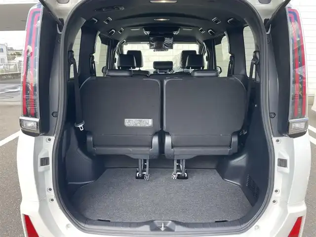 トヨタ ノア Si ダブルバイビー 福岡県 2018(平30)年 4.5万km ホワイトパールクリスタルシャイン 社外７型SDナビ(CD/BT)バックモニタートヨタセーフティーフリップダウンモニター両側パワスラクルコンドラレコETCUSBポート純正LEDヘッドライトプッシュスタートスマートキー