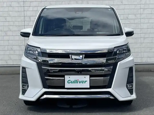 トヨタ ノア Si ダブルバイビー 福岡県 2018(平30)年 4.5万km ホワイトパールクリスタルシャイン 社外７型SDナビ(CD/BT)バックモニタートヨタセーフティーフリップダウンモニター両側パワスラクルコンドラレコETCUSBポート純正LEDヘッドライトプッシュスタートスマートキー
