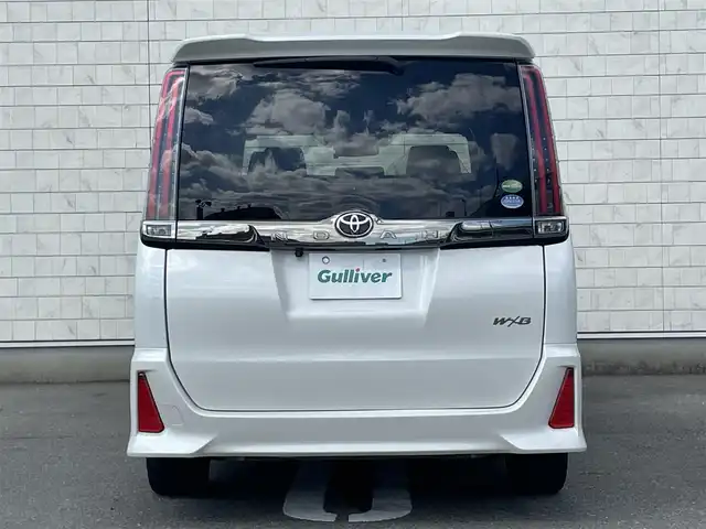 トヨタ ノア Si ダブルバイビー 福岡県 2018(平30)年 4.5万km ホワイトパールクリスタルシャイン 社外７型SDナビ(CD/BT)バックモニタートヨタセーフティーフリップダウンモニター両側パワスラクルコンドラレコETCUSBポート純正LEDヘッドライトプッシュスタートスマートキー