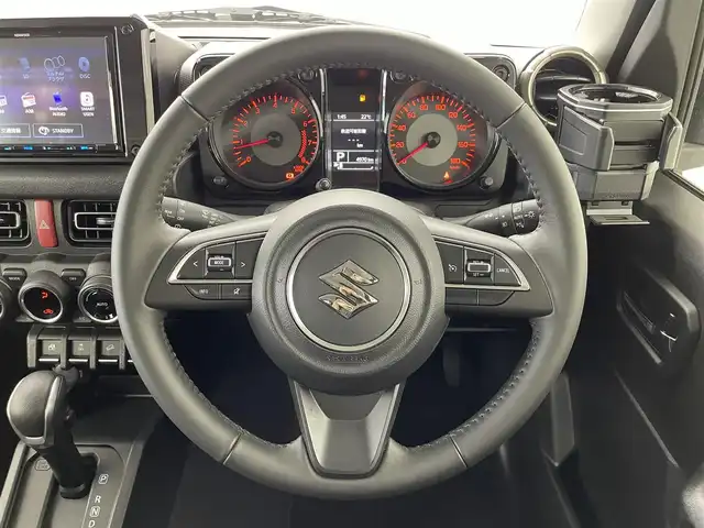 スズキ ジムニー シエラ JC 群馬県 2023(令5)年 0.5万km ミディアムグレー 純正オプションフロントグリル/＝＝＝＝＝/KENWOOD8インチナビ/・AM/FM/CD/DVD/SD/Bluetooth/フルセグTV/＝＝＝＝＝/純正８インチナビ　バックカメラ　スズキセーフティサポート　ＬＥＤヘッドライト　シートヒーター　前後ドライブレコーダー　ＥＴＣ　純正シートカバー　純正１６インチアルミホイール　スマートキー　４ＷＤ　禁煙